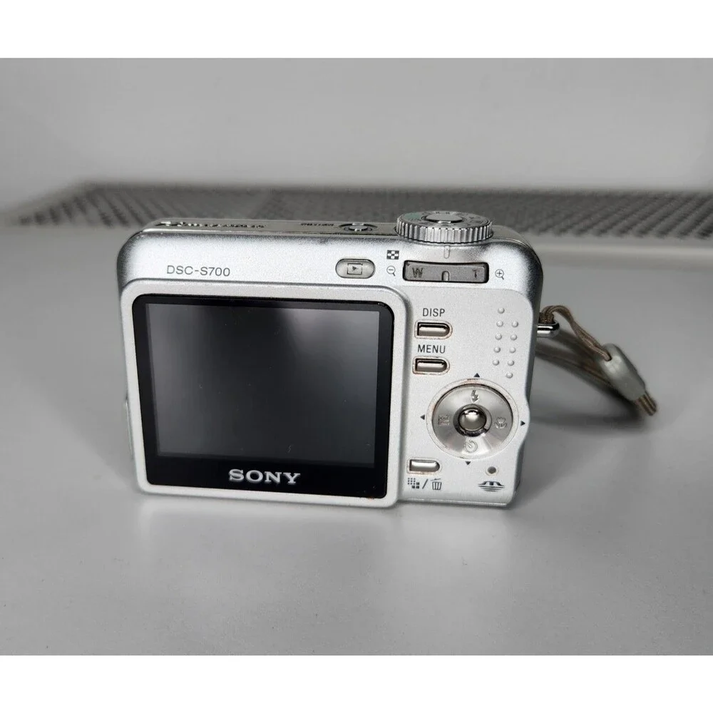Sony Cybershot DSC-S700 Digital Camera 7.2M Cyber Shot For Parts Only